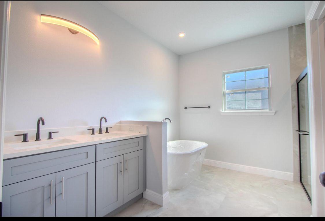 The Poincieta spa owner's bath with soaking tub