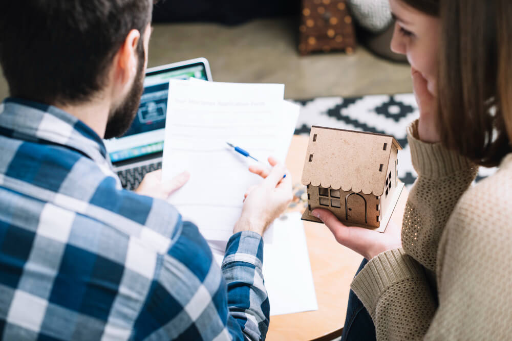 Why Working with a Local Real Estate Expert Still Matters in 2025