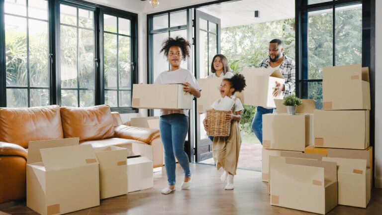 Family moving in into a new house - Relocation assistance Florida